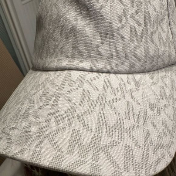 MICHAEL KORS SIGNATURE LOGO BASEBALL CAP NWT main image 3